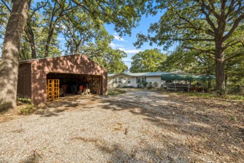 7018 Post Oak Drive, Bonham