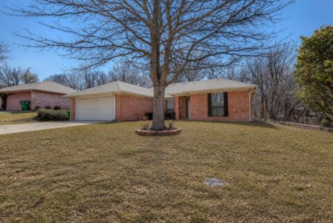 605 Valleyridge Court, Decatur, TX 76234 — photo 2