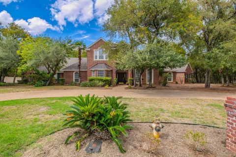 1051 Hidden Valley Court, McGregor, TX 76657 — photo 2
