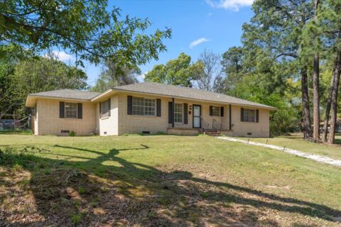 613 Graham Street, Mineola