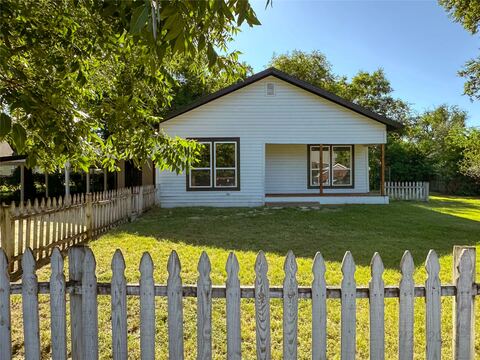 403 N Gaither Street, Glen Rose, TX 76043 — photo 2