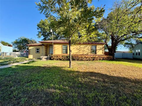 8018 S Reno Court, Dallas