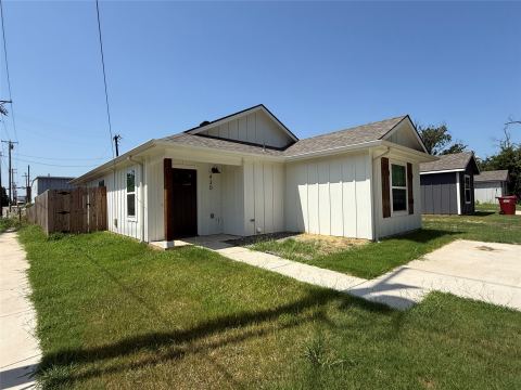 420 E 5th Street, Bonham