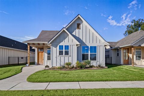 505 Eastpark Lane, Granbury