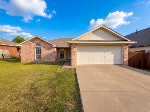 208 Comanche Trail, Alvarado