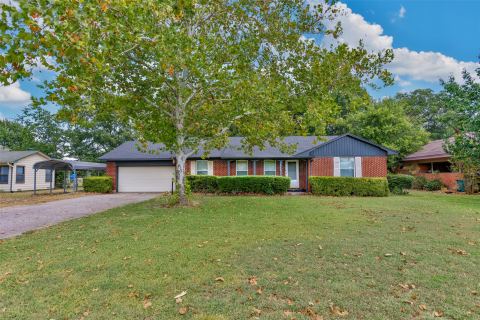 2218 FM 2071, Gainesville