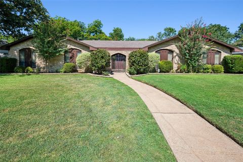 1204 Springwood Court, Euless