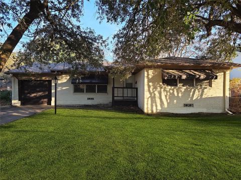 1811 W College Street, Sherman