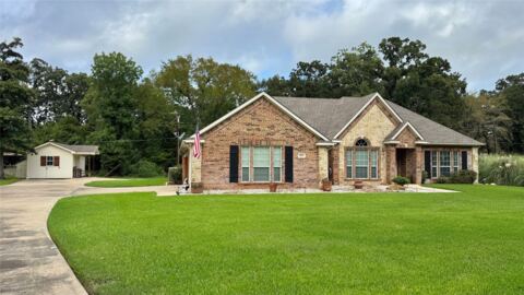 115 Meadowood Road, Enchanted Oaks