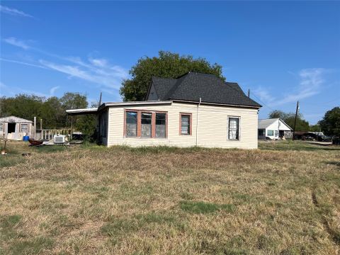 1 S 1ST Street W, Mount Calm, TX 76673 — photo 3