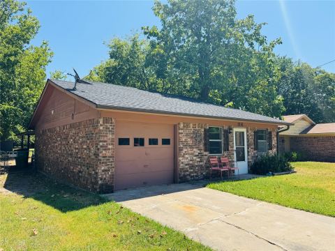 1210 S Clements Street, Gainesville, TX 76240 — photo 3