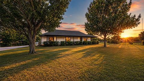 2913 County Road 920, Crowley