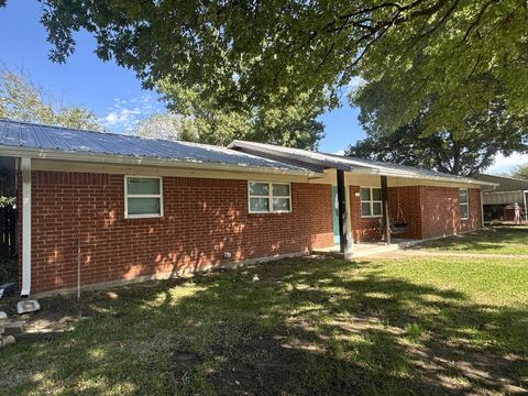 106 California Street, St Jo, TX 76265 — photo 3