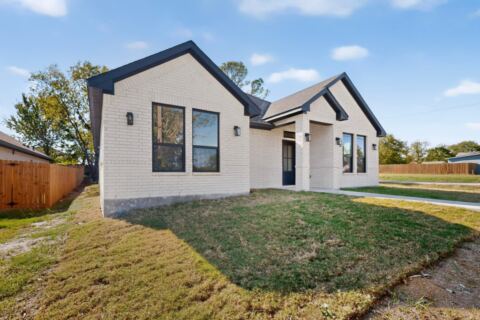 1309 N BRECKENRIDGE Street, Ennis, TX 75119 — photo 2