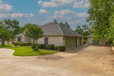 603 Runaway Bay Drive, Runaway Bay, TX 76426 — photo 2