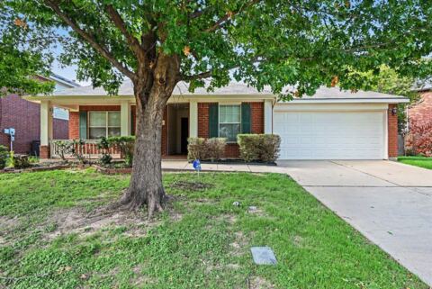 705 Fox Hunt Trail, Fort Worth