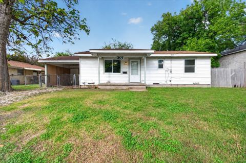 301 Dellis Street, Terrell