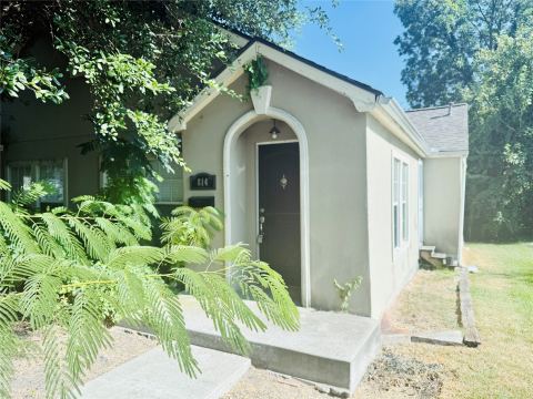 814 W College Street, Sherman