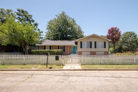 2325 Lake Ridge Circle, Waco