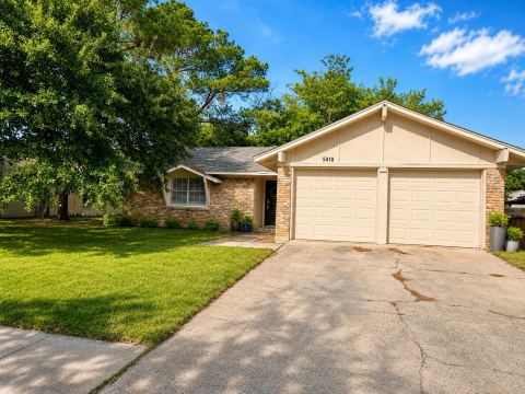 5410 Kings Manor Drive, Lake Dallas