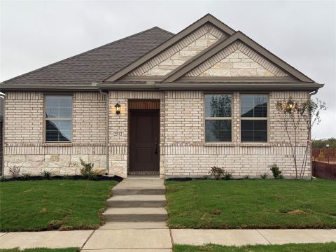 2512 Pikes Peak Way, Celina