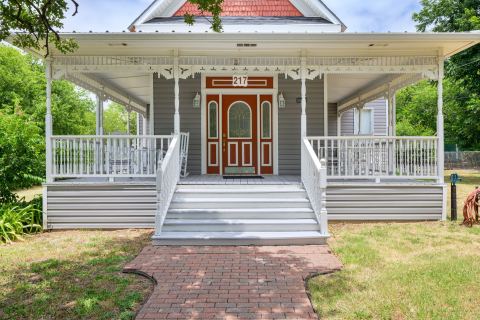 217 E 1st Street, Weatherford