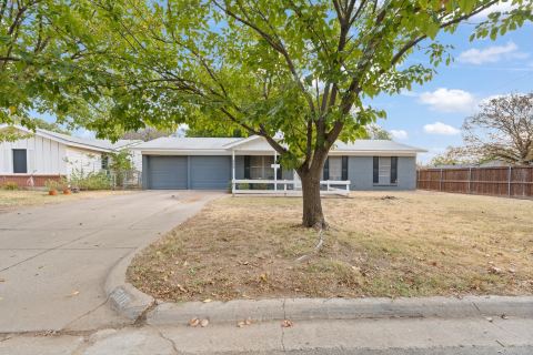 508 NW Newton Drive, Burleson